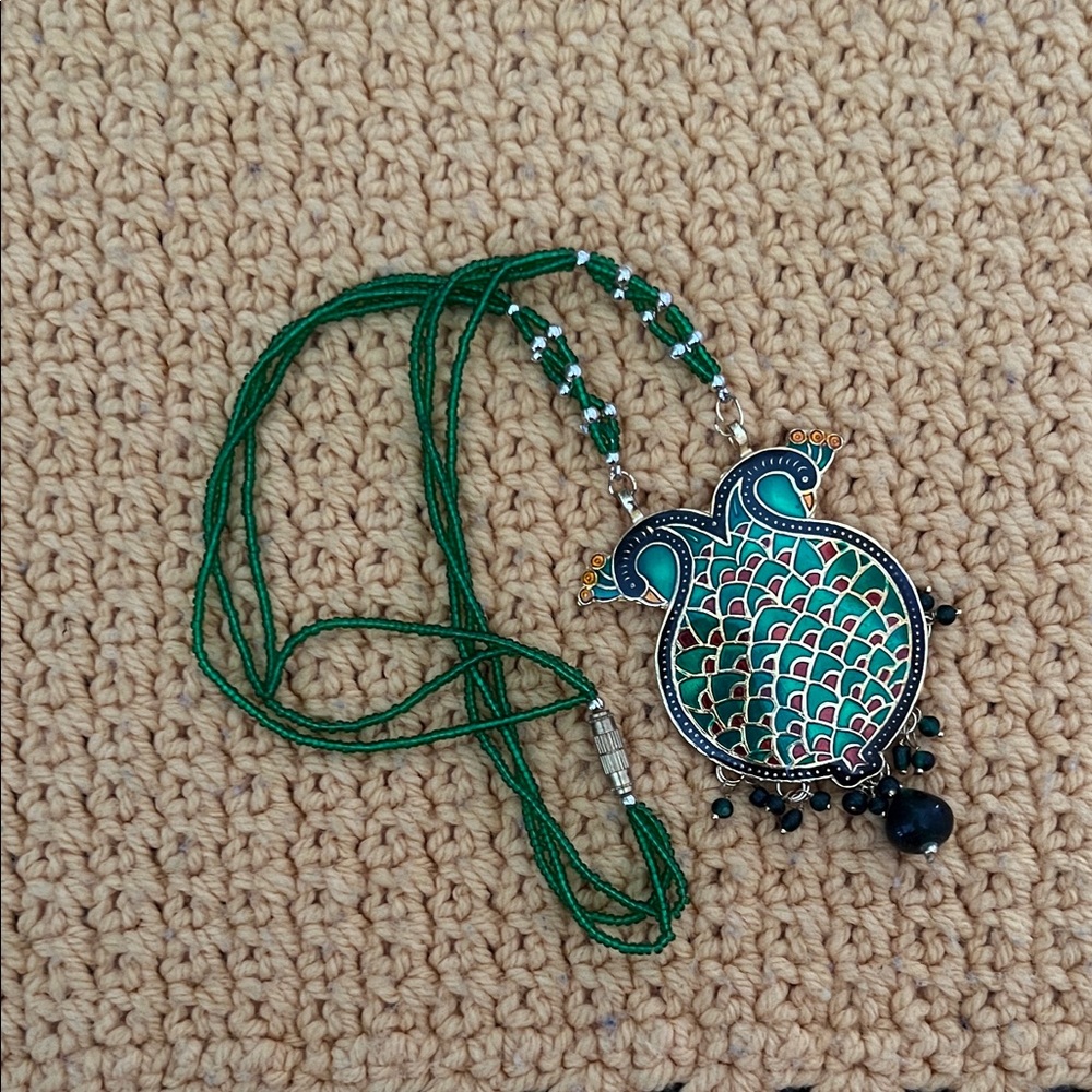 Elegant Green Pendant Necklace